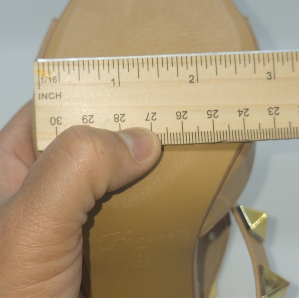 Vegan leather nude heel with gold colored studs - Picture 4 of 5